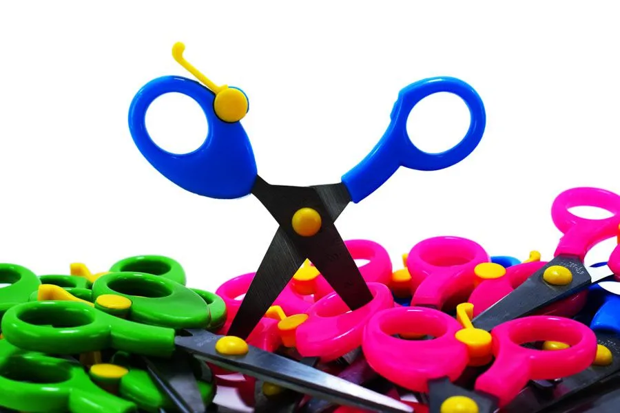 Tijera escolar Scissors con resorte 24u