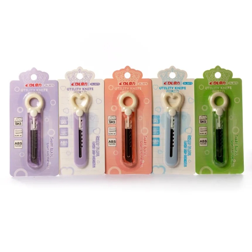 Estilete individual en blister, mango en forma corazon